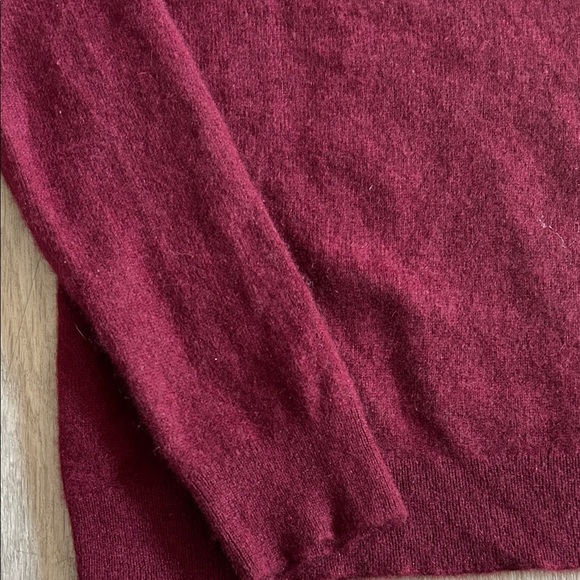 Charter Club Men's Burgundy V-Neck Sweater (100% CASHMERE)) - Picture 4 of 9